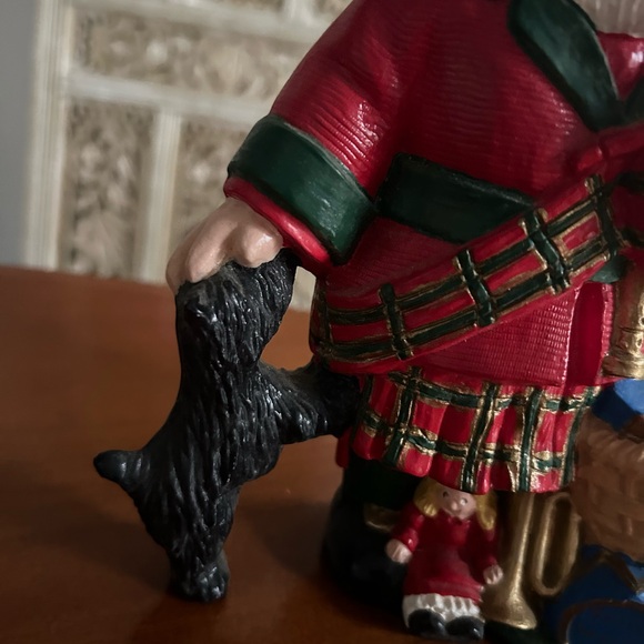 Christmas Scottish Santa w/ Kilt Bagpipe Dog Presents Vintage figurine numbered - Picture 3 of 6